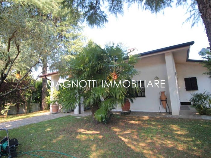 Casa con 6 locali in vendita in Via Alessandro Manzoni, Buttrio