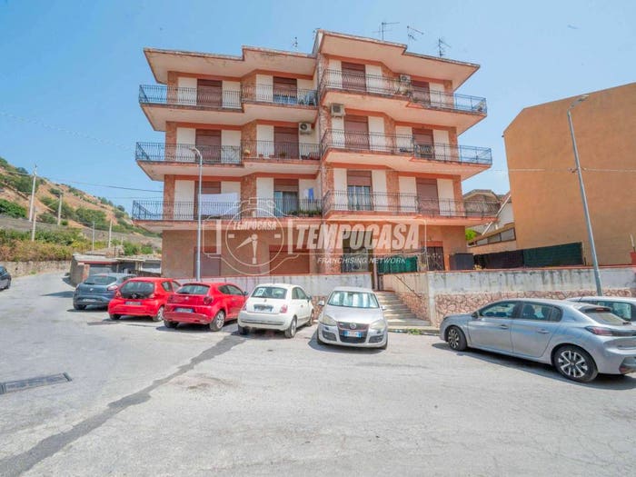 Appartamento quadrilocale in vendita in Via libertà san filippo inf, Santa Lucia San Filippo, Messina