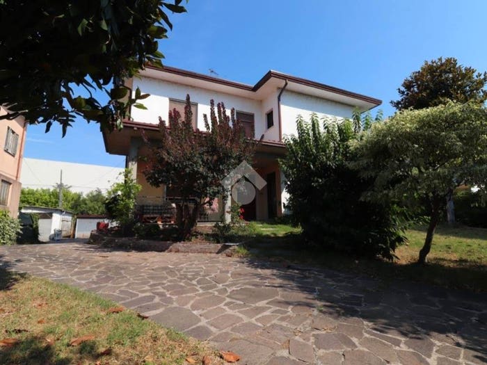 Casa con 5 locali in vendita in Strada Acque Alte, Lunetta Frassino, Mantova