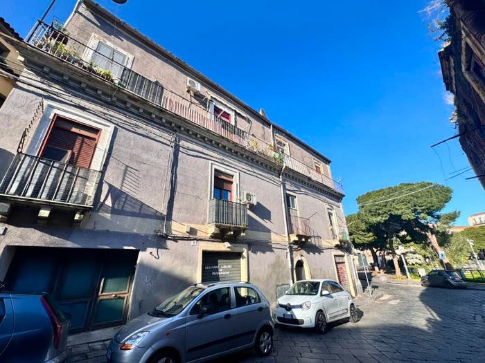 Appartamento quadrilocale in vendita in Via San Angelo Custode, Centro Storico, Catania