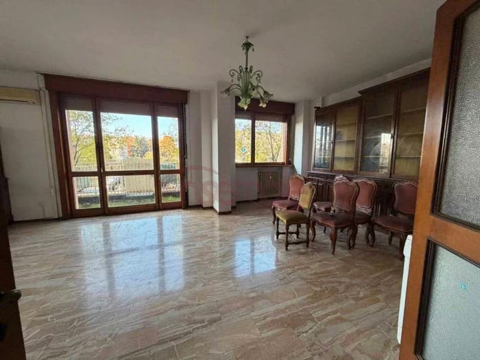 Appartamento quadrilocale in vendita in Viale Vittorio Bottego, Centro Storico, Parma