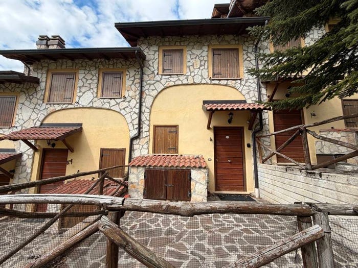 Casa trilocale in vendita in Via Monterotondo snc, Rocca di Cambio
