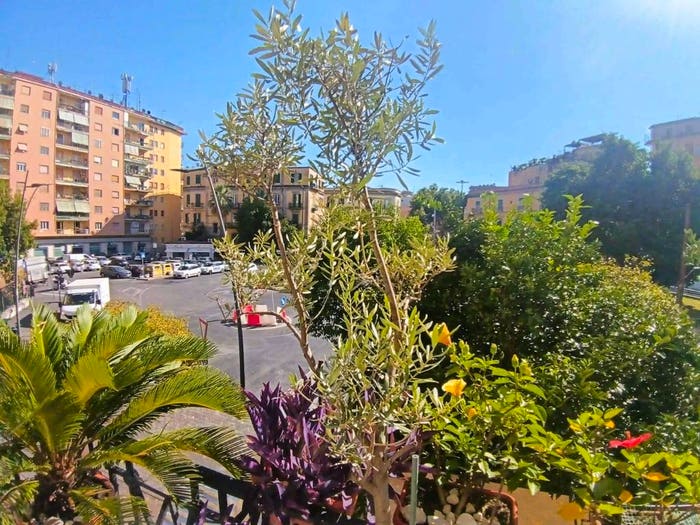 Appartamento quadrilocale in vendita in via TINO DA CAMAINO, Arenella, Napoli