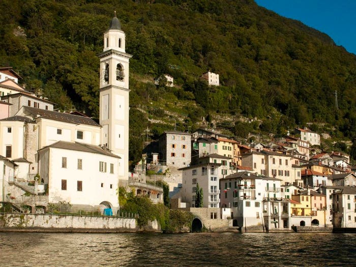 Casa con 6 locali in vendita in Via Regina, Brienno