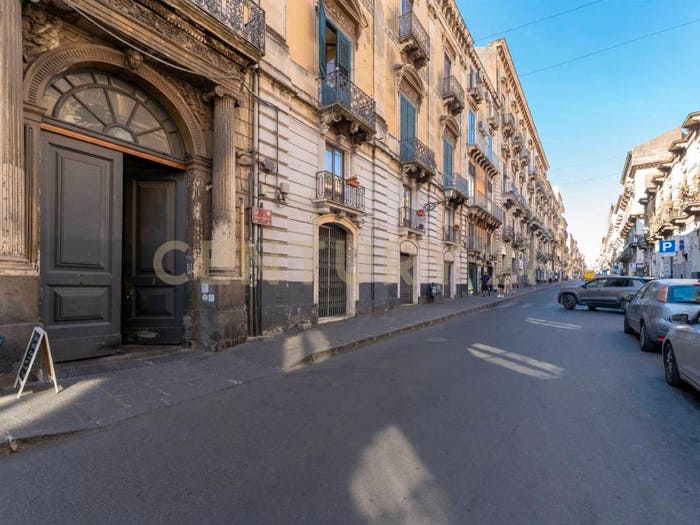 Appartamento trilocale in vendita in Via Giuseppe Garibaldi, Centro Storico, Catania