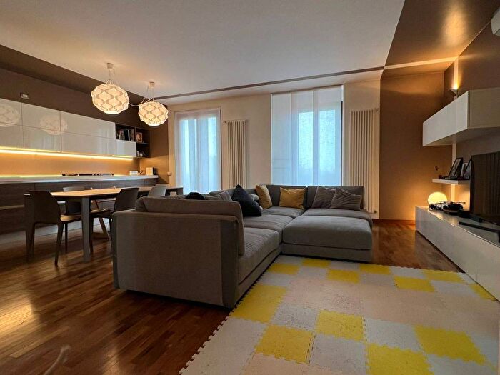 Appartamento quadrilocale in vendita in Viale Repubblica, Ravello Villastanza Villapia, Parabiago