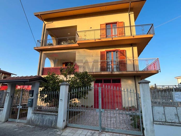Appartamento con 5 locali in vendita in Calvi