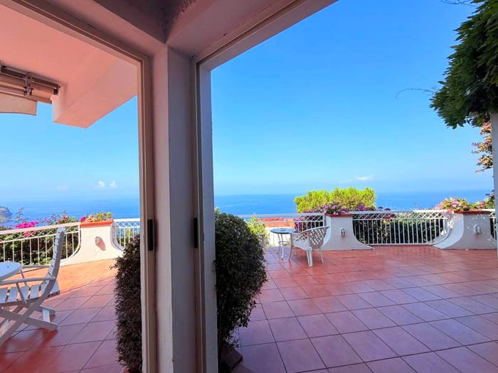 Casa con 6 locali in vendita in Viale Gregorio Medugno, San Nicola Arcella