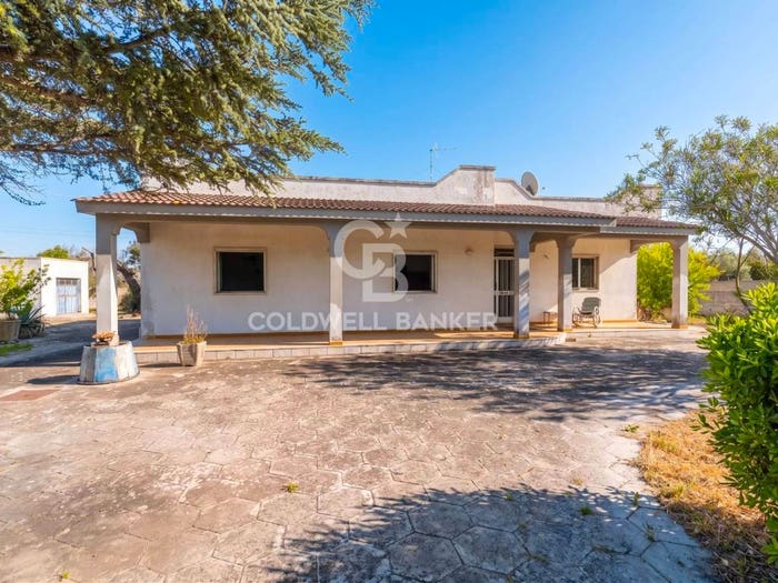 Casa quadrilocale in vendita in Viale Delfino, San Foca, Melendugno