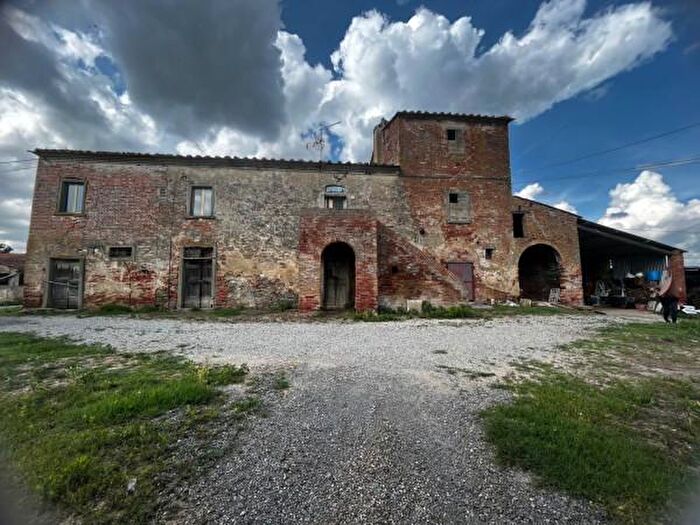 Casa con 6 locali in vendita in Case Sparse Montecchio San Lorenzo, Cortona