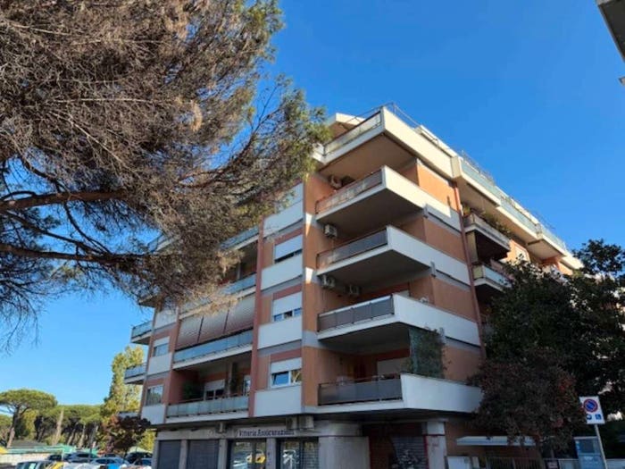 Appartamento trilocale in vendita in via Carlo Bosio, Ostia Ponente, Roma