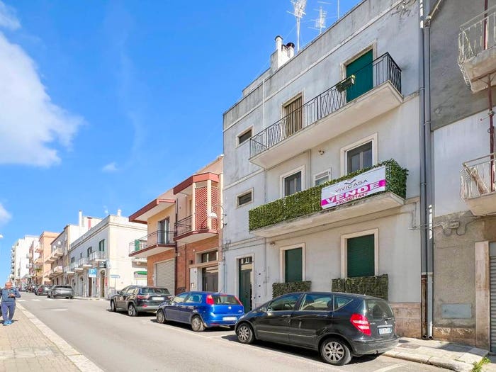 Appartamento trilocale in vendita in Via Nino Bixio, Putignano