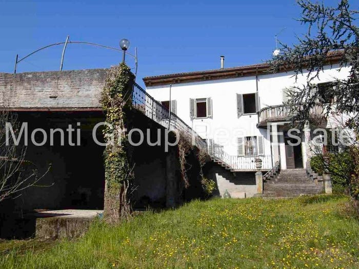 Casa con 6 locali in vendita in Maranzana