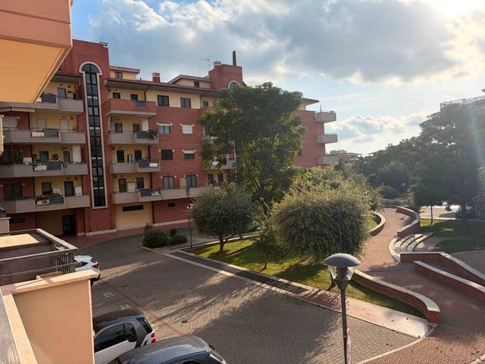 Appartamento con 5 locali in vendita in Via Roberto Raviola, Mezzocammino, Roma