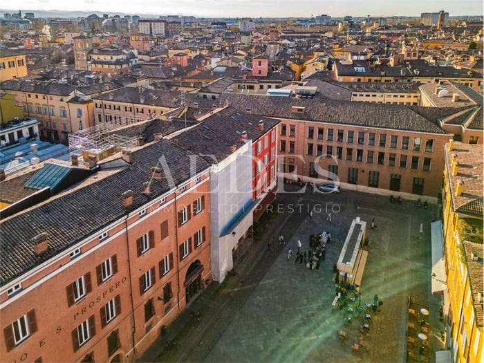 Appartamento con 5 locali in vendita in Centro Storico, Modena