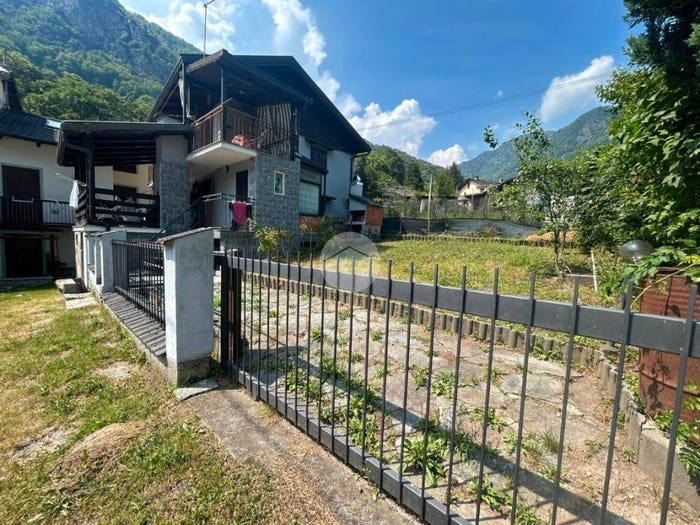 Casa quadrilocale in vendita in Via Fontana, Centro, Sparone