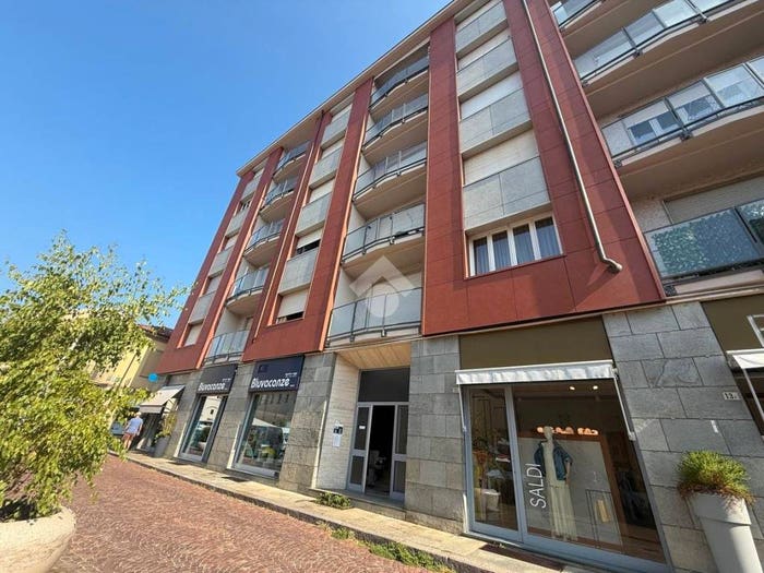 Appartamento trilocale in vendita in Via Mandelli, Centro, Alba