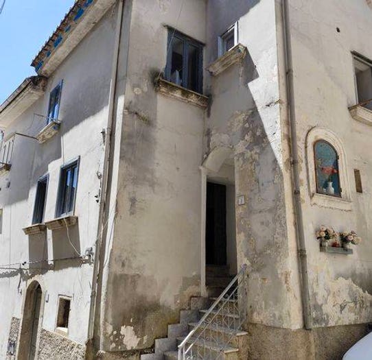 Appartamento con 6 locali in vendita in Via Atri, Centro, Campagna