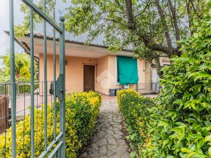 Casa con 6 locali in vendita in Via Civitavecchia, Manziana