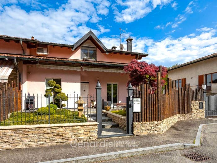 Casa quadrilocale in vendita in Via Vigonago, Lavena Ponte Tresa