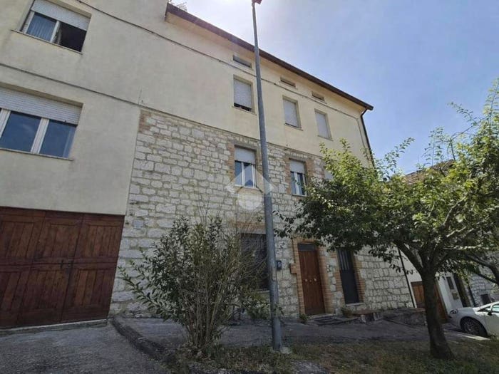 Appartamento quadrilocale in vendita in Via Borghetto, Centro, Gubbio
