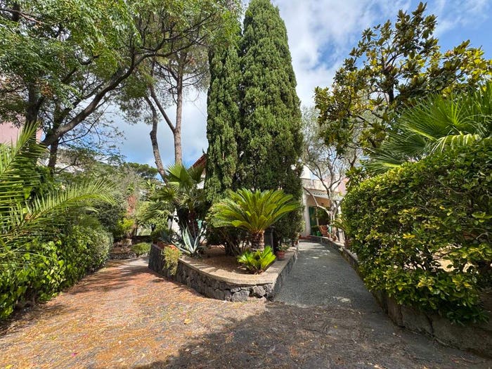 Casa con 6 locali in vendita in Via delle Ginestre, Centro, Ischia