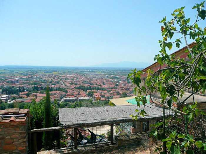 Casa con 6 locali in vendita in Centro, Monsummano Terme