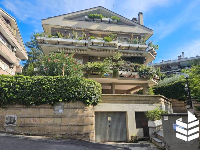 Casa quadrilocale in vendita in Via Vito Sinisi, Tomba di Nerone, Roma