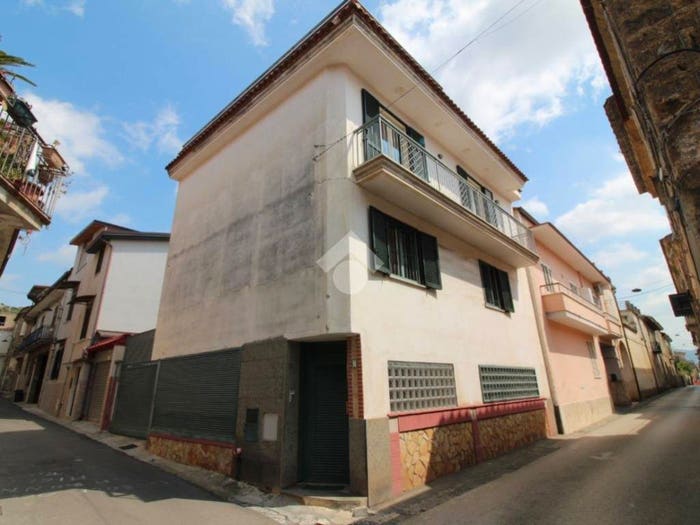 Casa con 6 locali in vendita in Via XXV Aprile, Casagiove