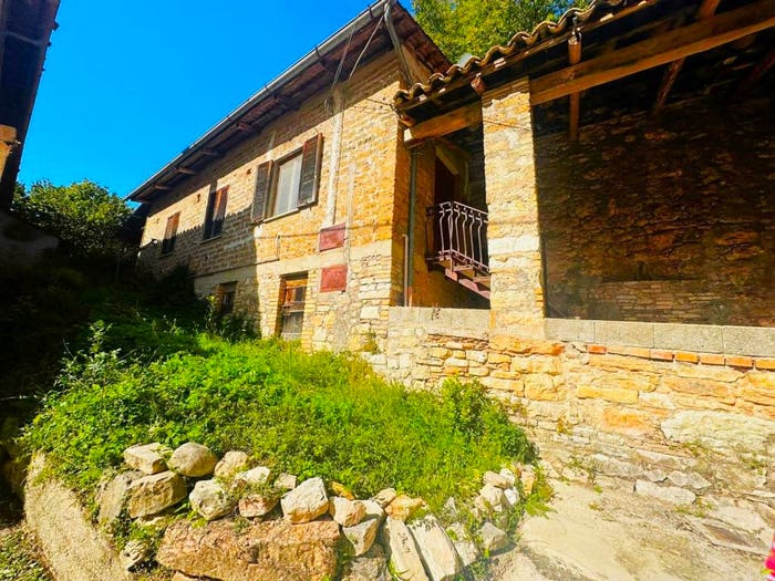 Casa quadrilocale in vendita in Frazione Castiglioni, Arrone