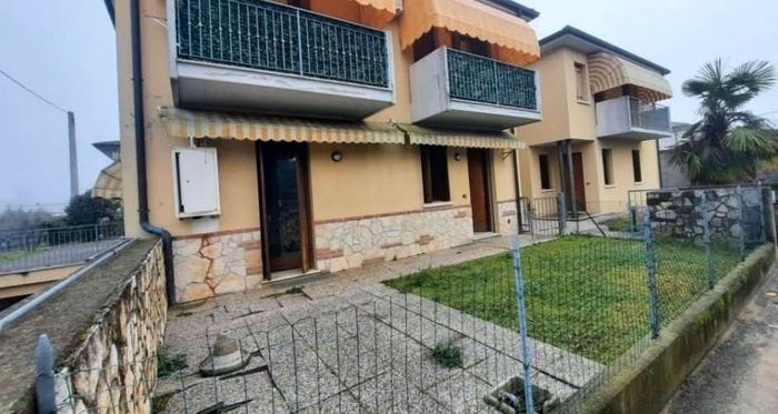 Appartamento quadrilocale in vendita in Via Lino Cappellaro, Centro, Longare