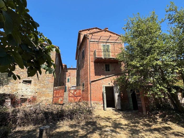 Casa con 6 locali in vendita in Foiano della Chiana