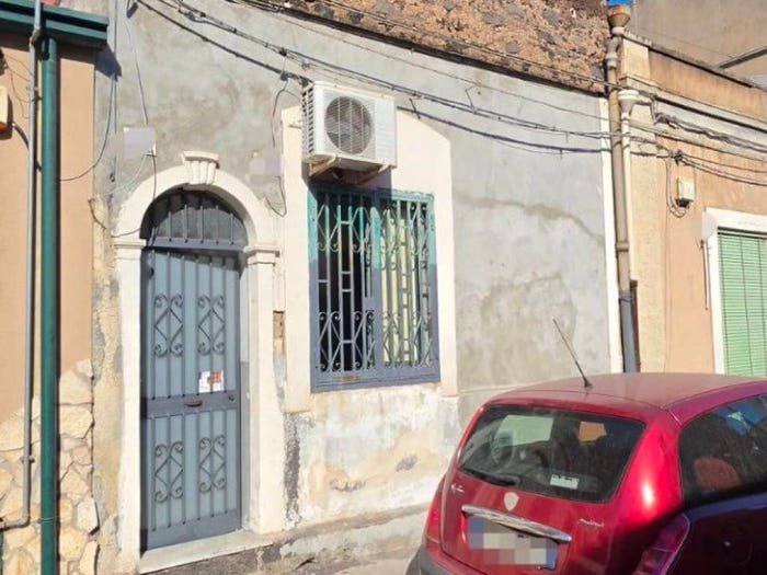 Casa bilocale in vendita in Via Regina Bianca, Picanello, Catania