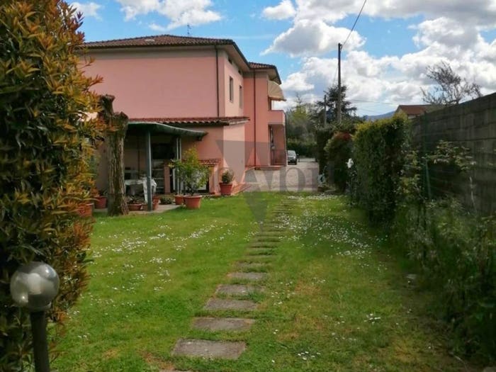 Casa con 6 locali in vendita in Via Pesciatina, Lammari Lunata, Capannori