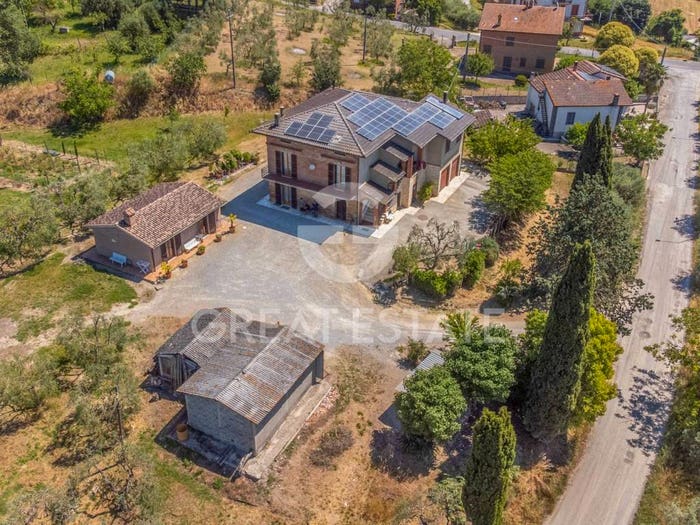 Casa con 6 locali in vendita in Via Toscana, Porto, Castiglione del Lago