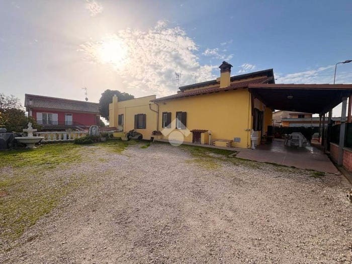 Casa con 5 locali in vendita in Via Fratelli Rosselli, Centro, Lariano
