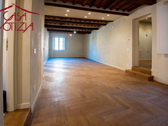 Appartamento con 5 locali in vendita in Piazza Napoleone, Piazza Napoleone San Michele, Lucca