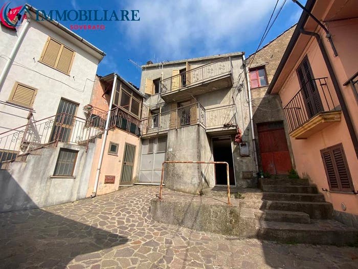 Appartamento quadrilocale in vendita in Largo San Giovanni, Cenadi