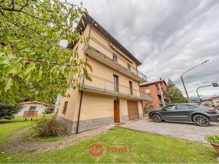 Casa con 6 locali in vendita in Via Regina, Sorico