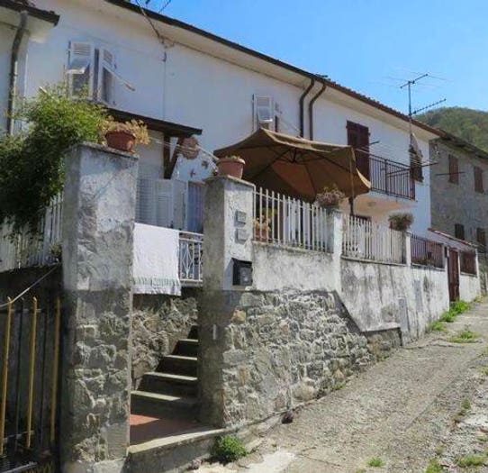 Casa con 6 locali in vendita in Località Regnano Castello, Casola in Lunigiana