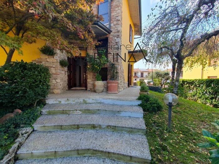 Casa con 6 locali in vendita in Via Carlo Ceresa, Centro, Pedrengo