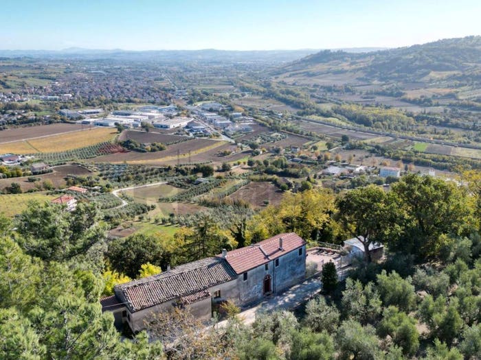 Casa con 5 locali in vendita in Via Piagge, Castelplanio