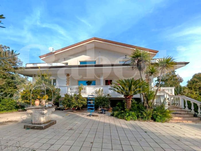 Casa con 6 locali in vendita in Via Integlia snc, Venafro