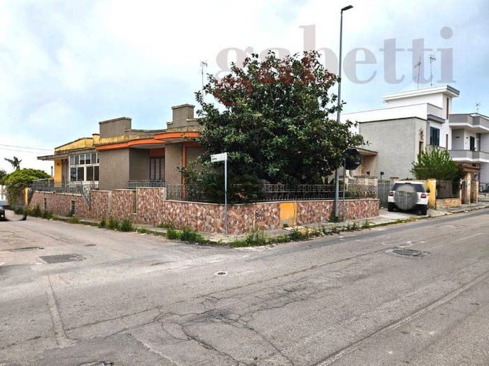 Casa con 6 locali in vendita in Via Corsica Via Udine Via Specchia Normanna, Copertino