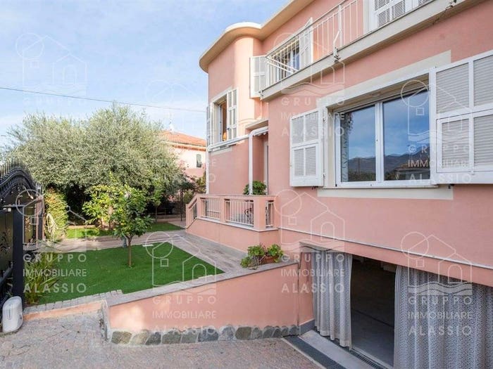 Casa con 6 locali in vendita in Via Palestro, Centro, Loano