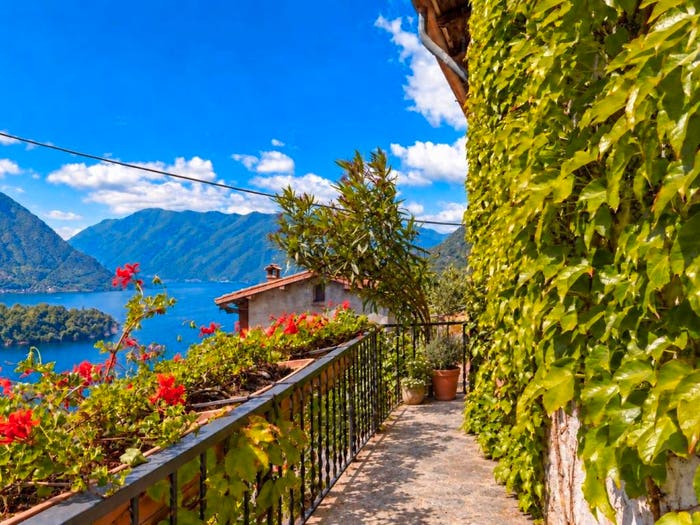 Casa quadrilocale in vendita in Via Provinciale, Ossuccio, Tremezzina