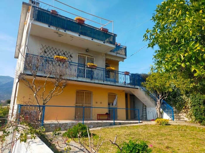 Casa con 6 locali in vendita in Via Bulasce, Centro, Loano