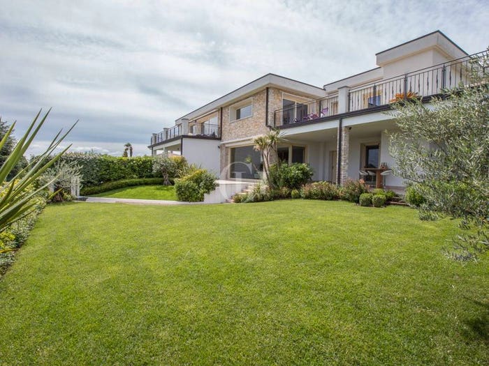 Appartamento quadrilocale in vendita in Via Francesco Crispi, Padenghe sul Garda