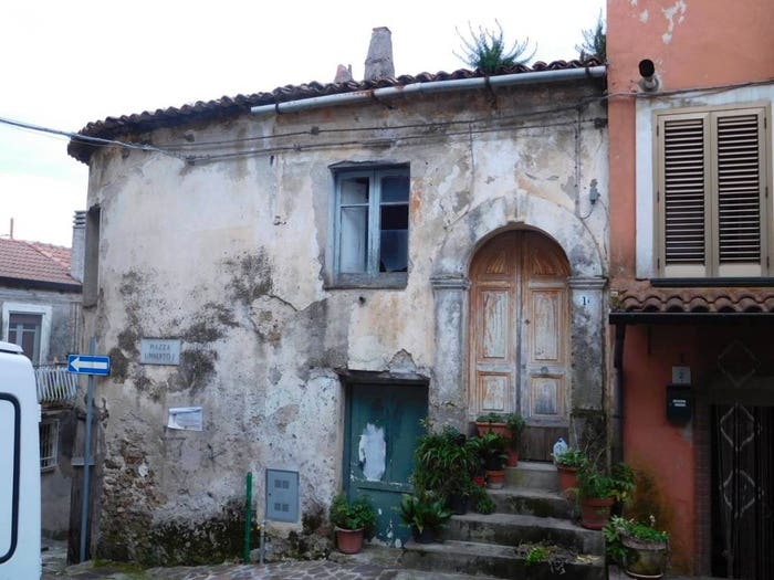 Casa bilocale in vendita in Piazza Umberto I, San Cristoforo, Ispani