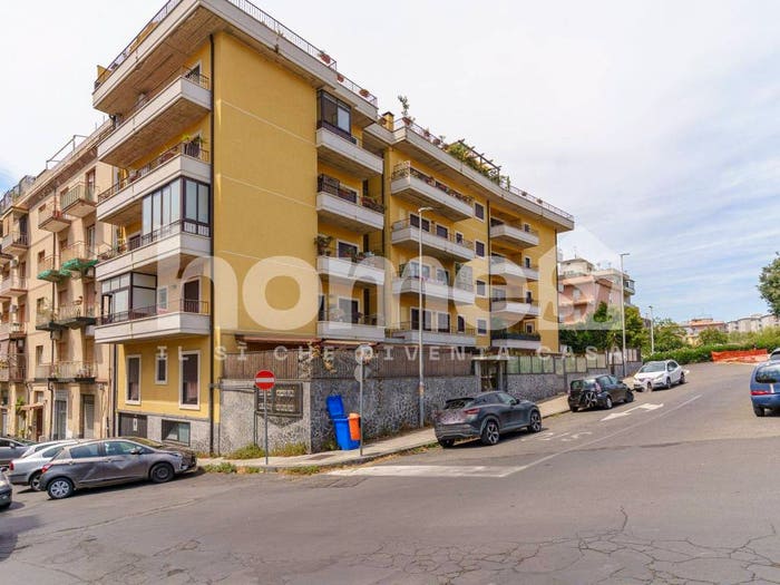 Appartamento quadrilocale in vendita in Via Mafalda di Savoia Catania CT Italia, Gioeni, Catania